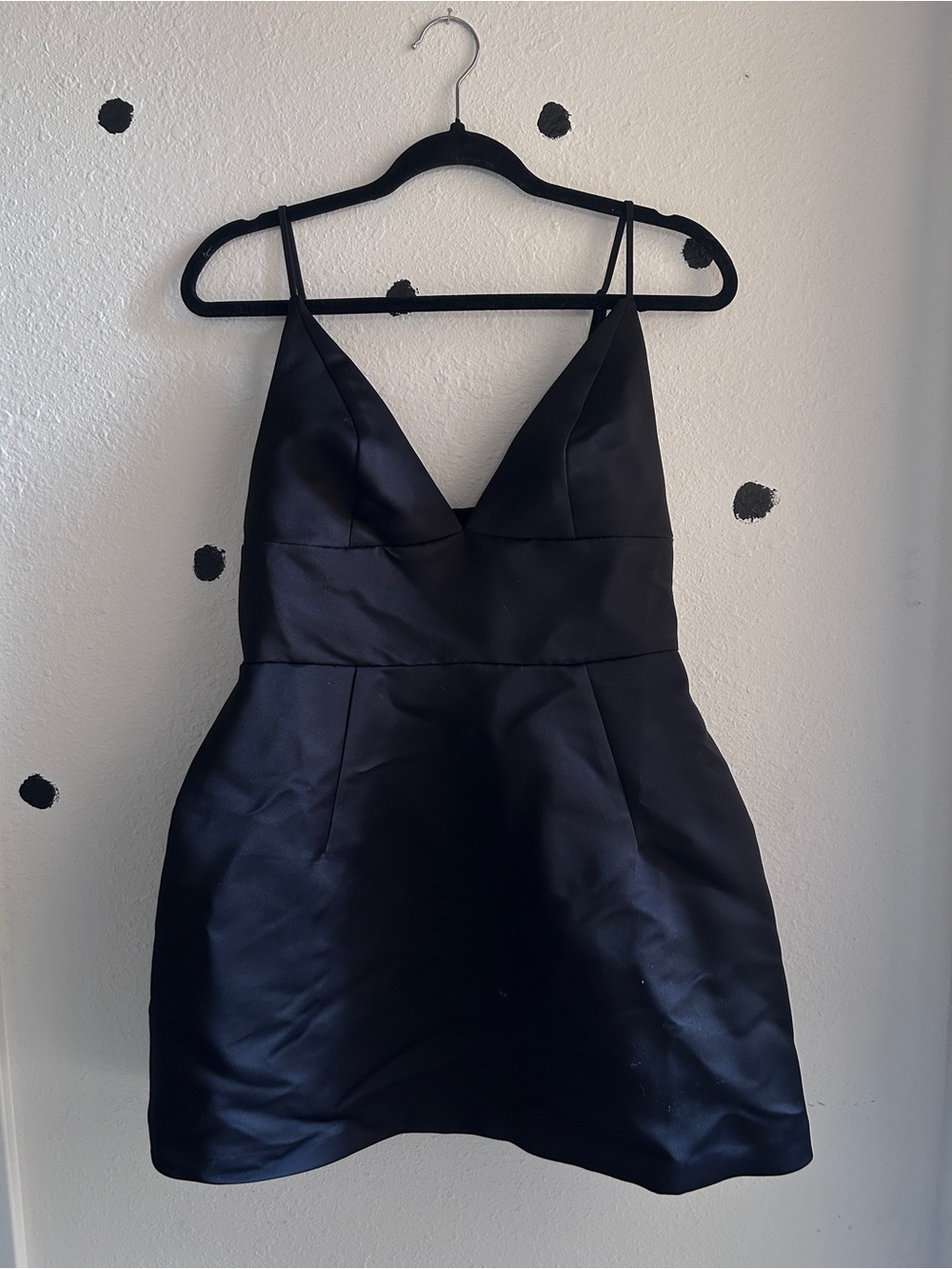 Kimchi Blue M Black Satin V-Neck Party Dress